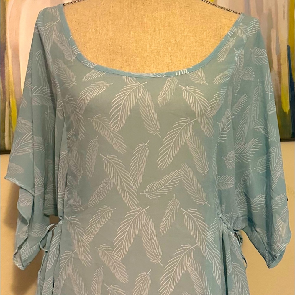 EUC Torrid sz 1 fresh look with blue and cream colors